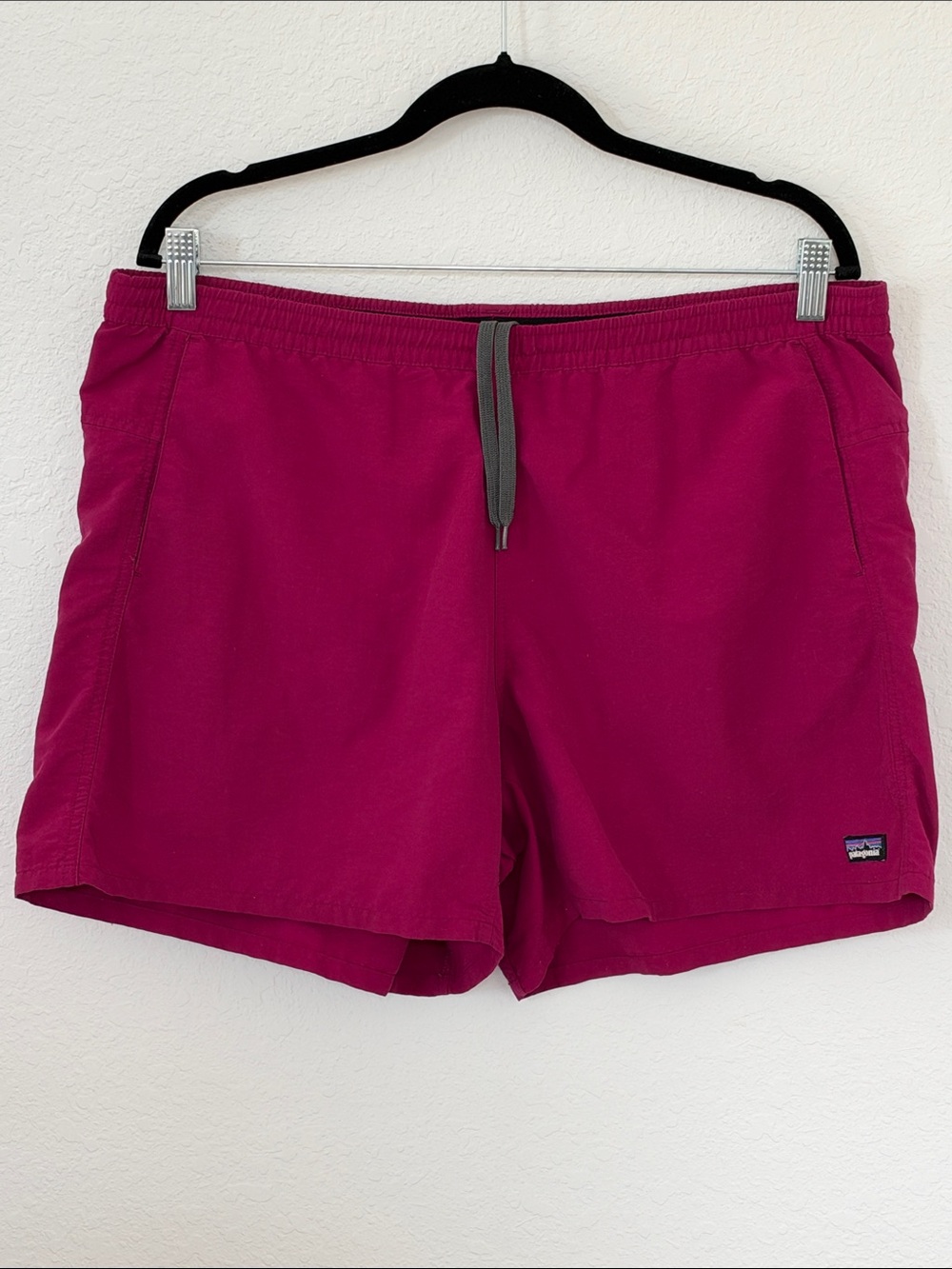 Patagonia Women’s Baggies Shorts Large Magenta Pink 4.5” Outdoor